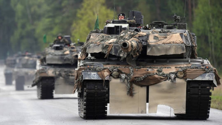 Đức không loại trừ khả năng cung cấp xe tăng chiến đấu chủ lực cho Ukraine